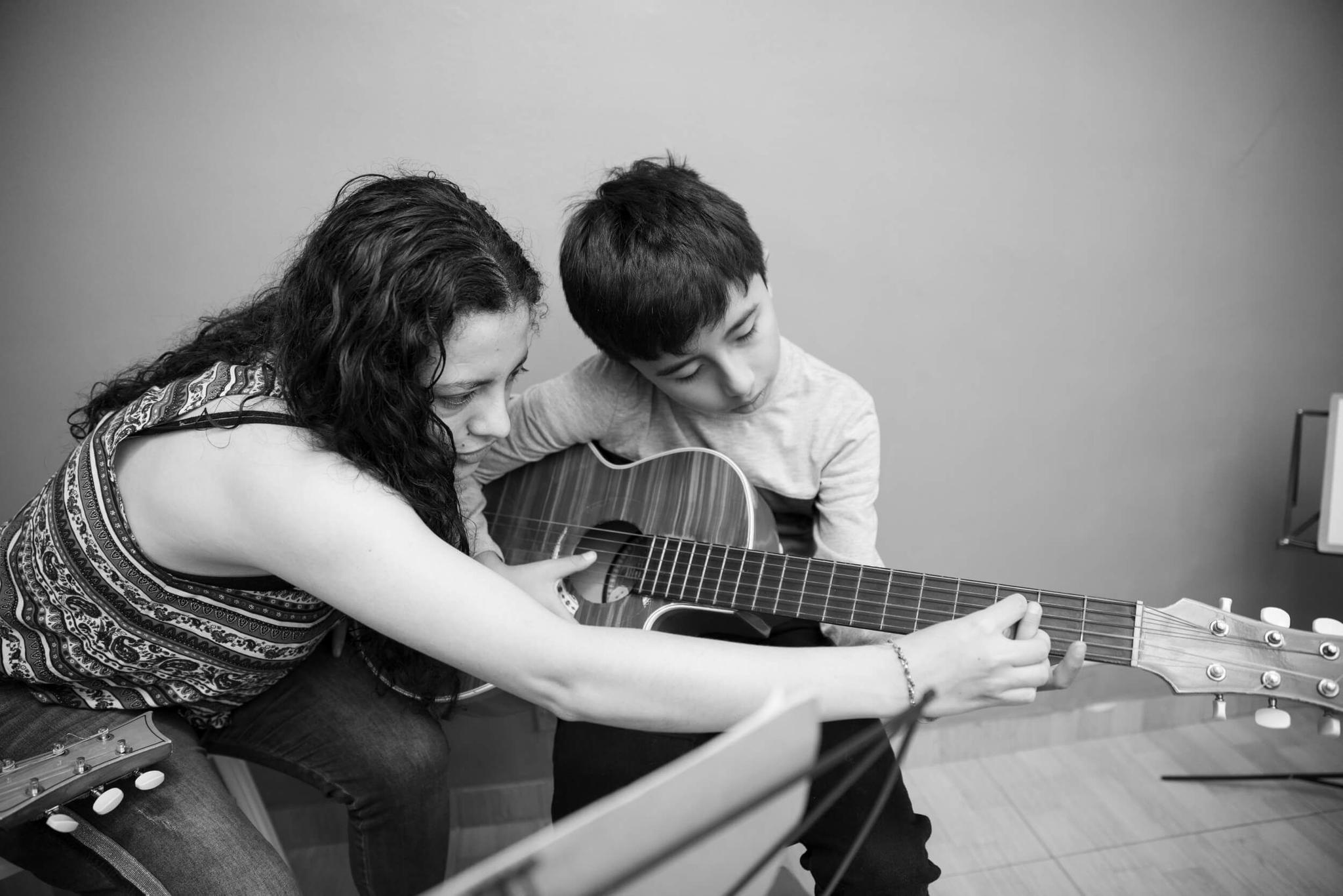 Clase de Guitarra para niños Bogotá